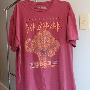 Graphic T Distressed Def Leppard Red Cotton Short Sleeve Rock Shirt